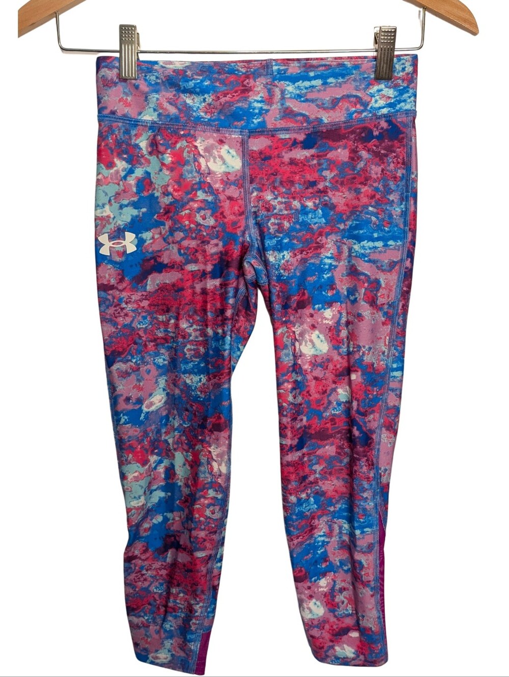 Under Armour Girls' Pink & Blue Printed Athletic Leggings. Size Medium
